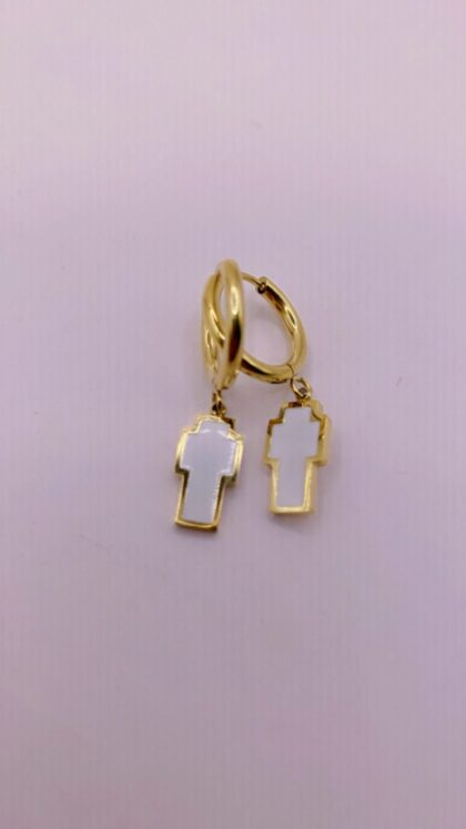 ΕΚΚΡΕΜΕΣ ΣΤΑΥΡΟΣ ΜΕ ΣΜΑΛΤΟ ΛΕΥΚΟ: Το Φως της Αγνότητας